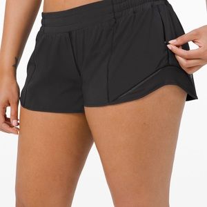 Lululemon 2.5” Hotty Hot Short